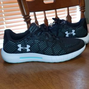 Womens under Armour tennis shoes